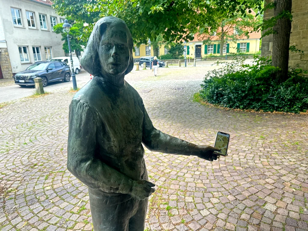 City Game beeld met telefoon